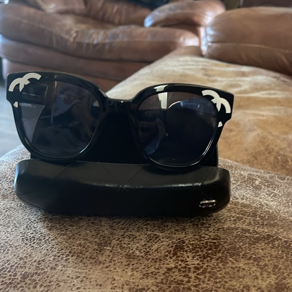 Chanel black sunglasses, authentic , worn once, I need prescription sunglasses, - Picture 3 of 7